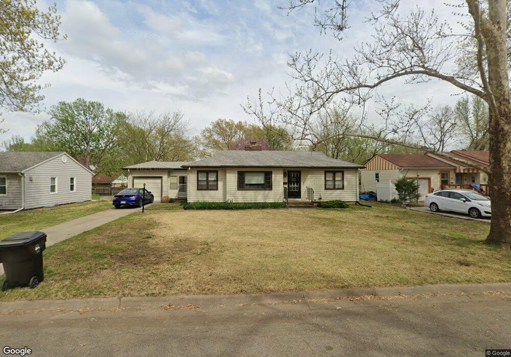 1408 SW Burnett Rd, Topeka, KS 66604 - photo 1