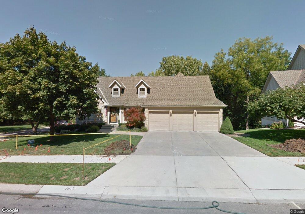 7915 Hallet St, Lenexa, KS 66215 - photo 1