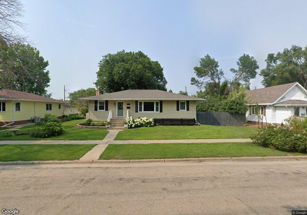 609 5th St SE, Jamestown, ND 58401 - photo 1