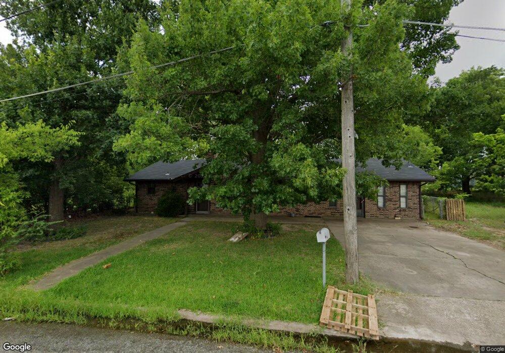 908 E 3rd St, Bonham, TX 75418 - photo 1