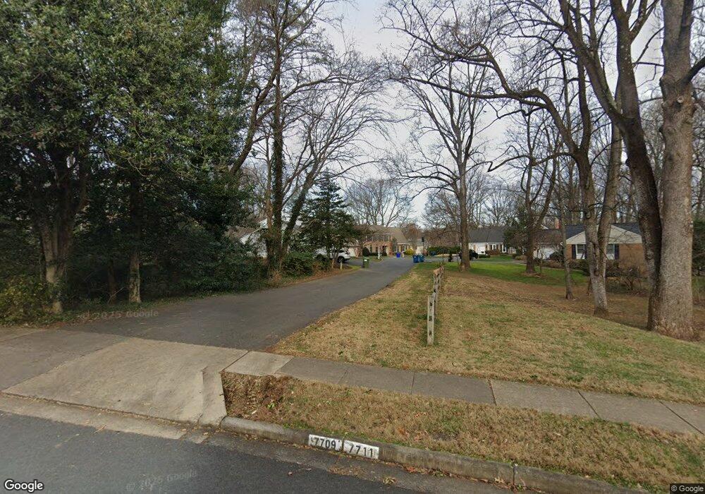 7707 Bridle Path Ln, McLean, VA 22102 - photo 1