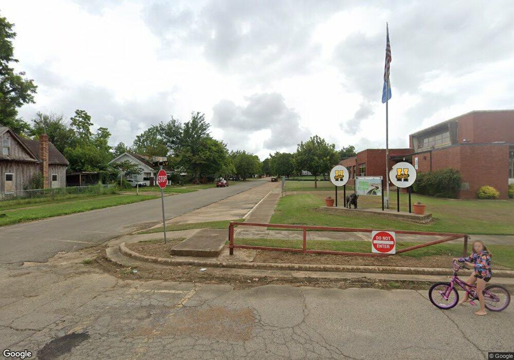 301 N E St, Hugo, OK 74743 - photo 1