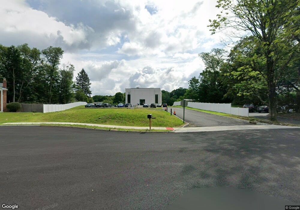 8 Roxbury Ct, Spring Valley, NY 10977 - photo 1