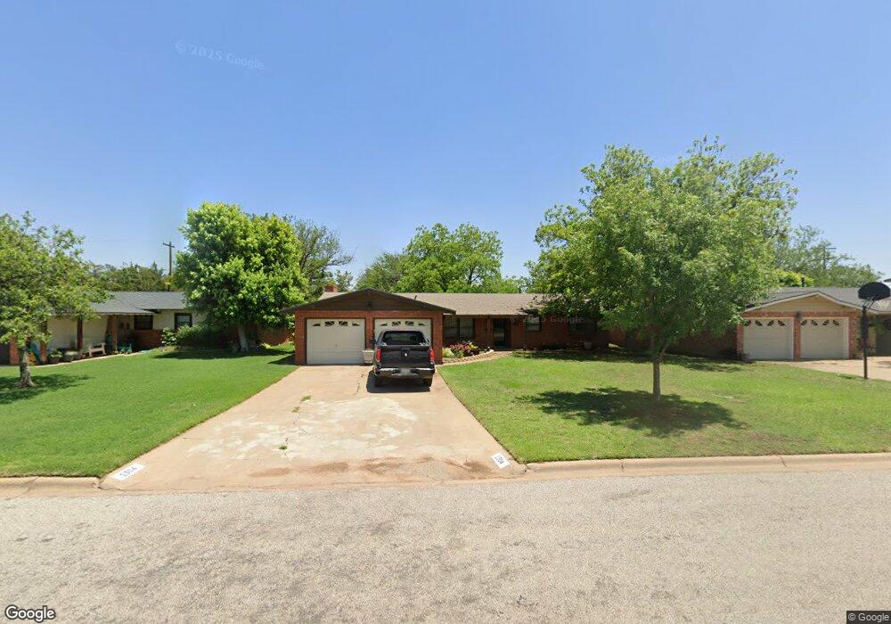 1304 Garland St, Plainview, TX 79072 - photo 1