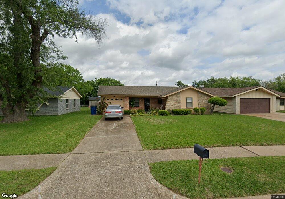 706 Phillips Dr, Ennis, TX 75119 - photo 1