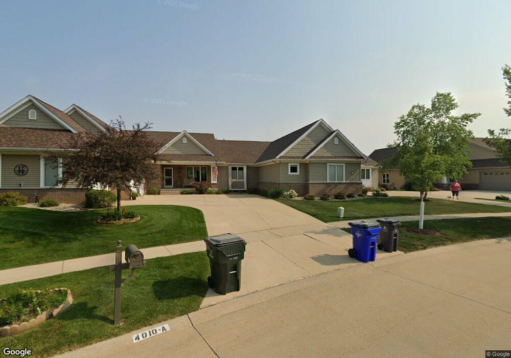 4010 Red Cedar Dr NE unit B, Cedar Rapids, IA 52402 - photo 1
