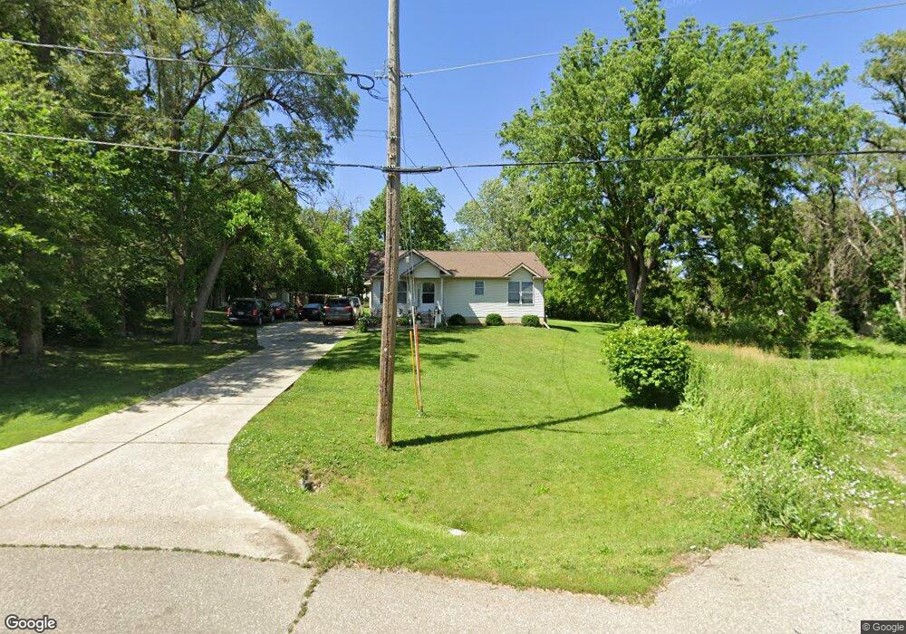 1690 E Leach Ave, Des Moines, IA 50320 - photo 1