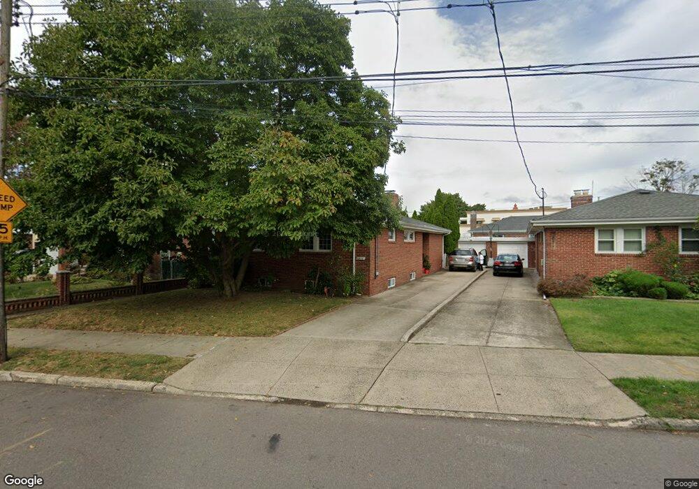 26411 E Williston Ave, Floral Park, NY 11001 - photo 1