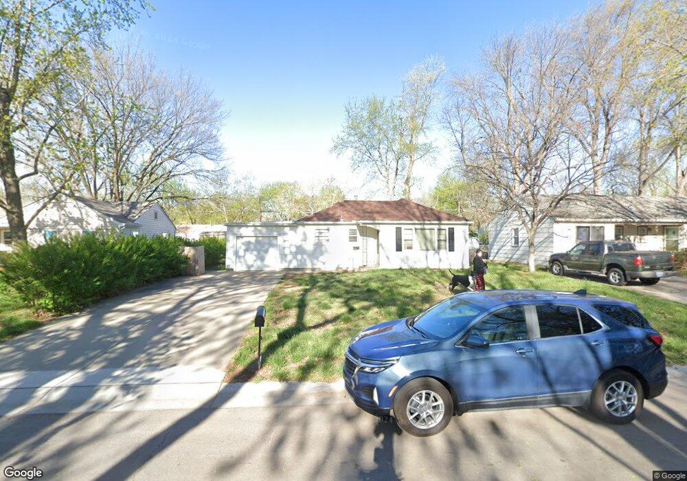 2433 SW Madeline Ln, Topeka, KS 66614 - photo 1