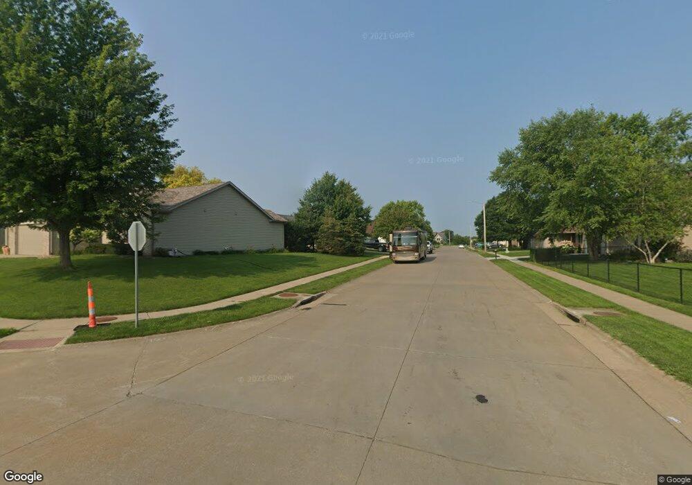 4627 W 14th St, Davenport, IA 52804 - photo 1