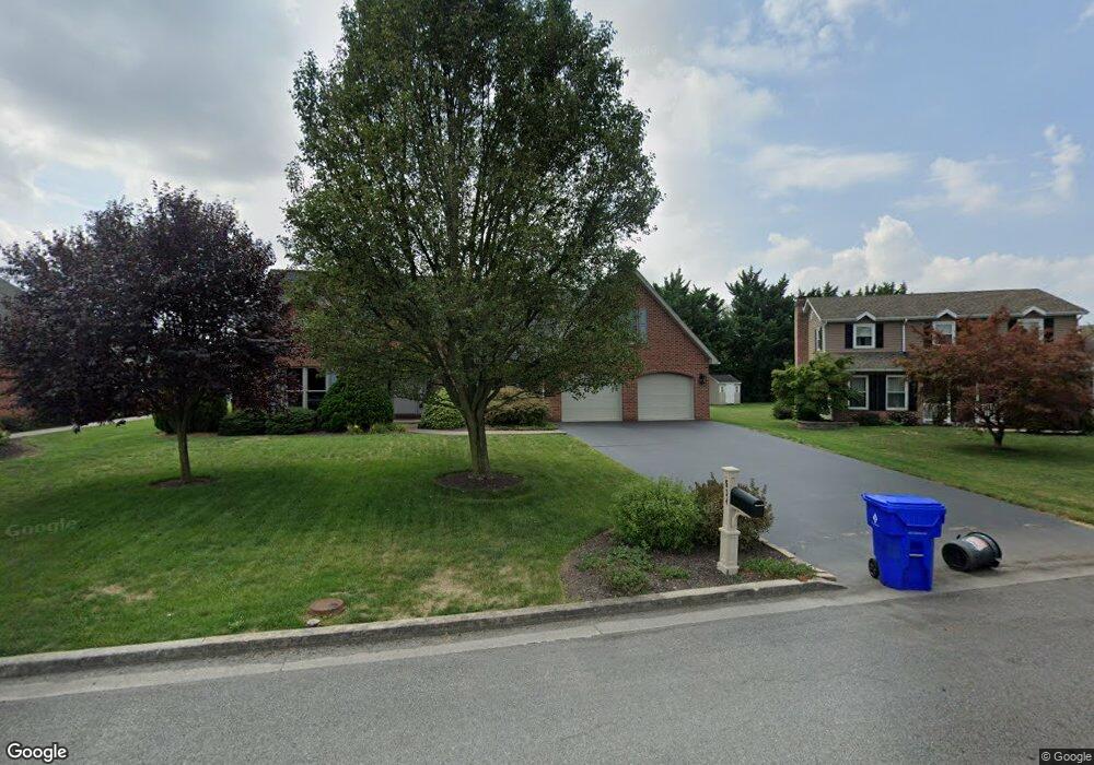 534 Hilltop Cir, Greencastle, PA 17225 - photo 1