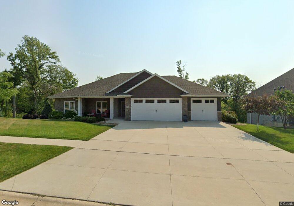 5716 River Pkwy NE, Cedar Rapids, IA 52411 - photo 1
