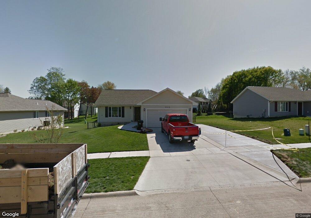 2219 Shady Grove Rd SW, Cedar Rapids, IA 52404 - photo 1