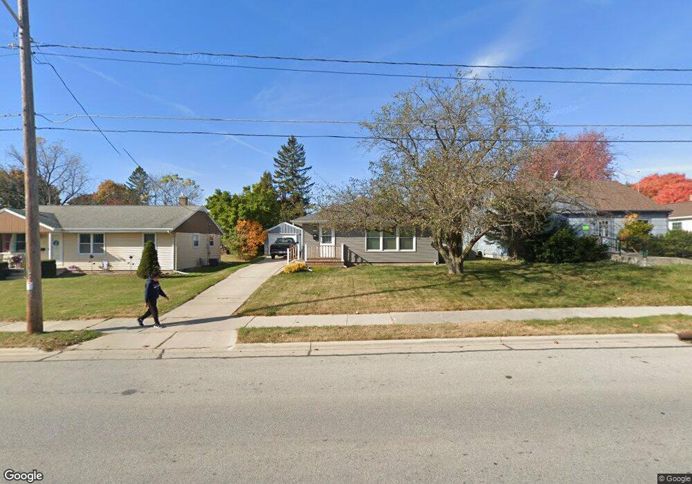 1310 N 8th St, Manitowoc, WI 54220 - photo 1