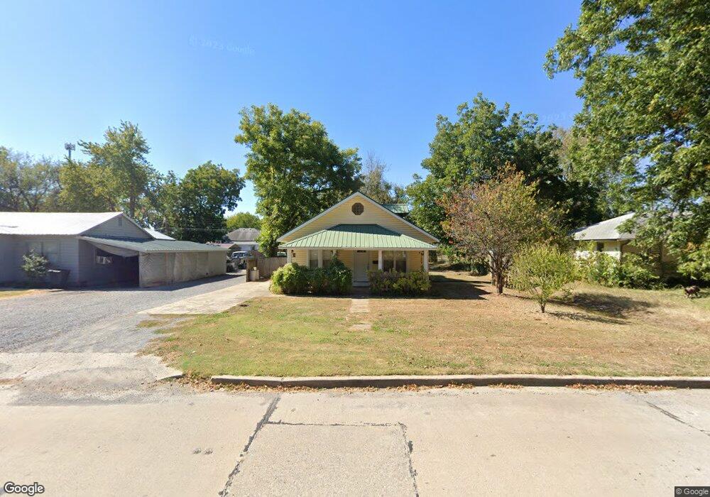 114 N Orphan St, Pryor, OK 74361 - photo 1