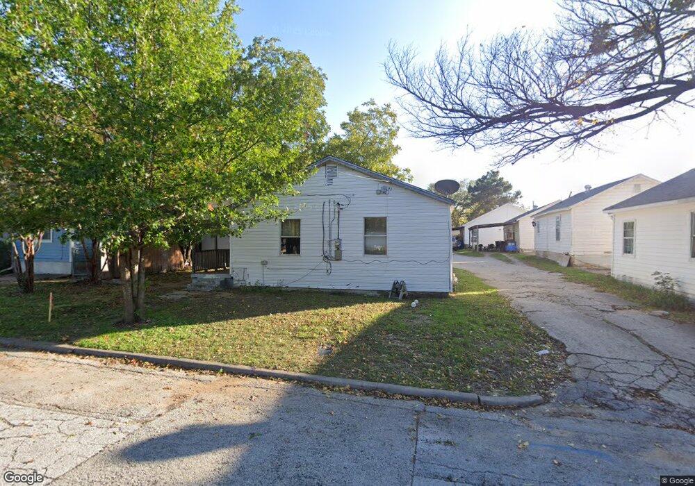 105 Moore St, Grand Prairie, TX 75050 - photo 1