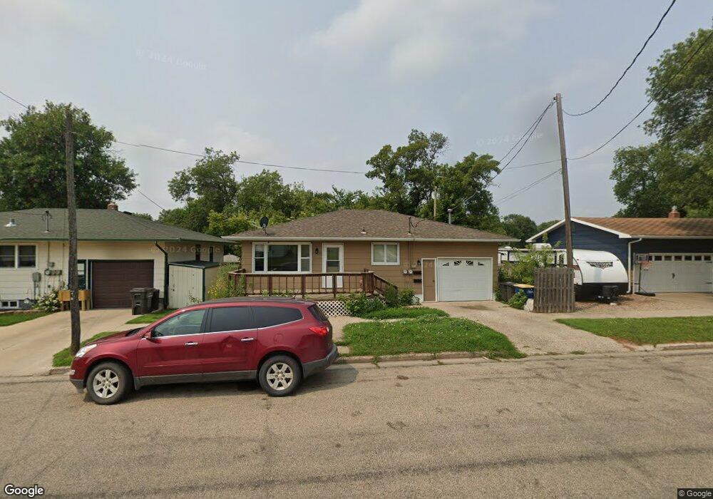 911 2nd Ave NE, Jamestown, ND 58401 - photo 1