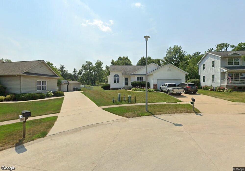 2517 Shawn Ct NW, Cedar Rapids, IA 52405 - photo 1