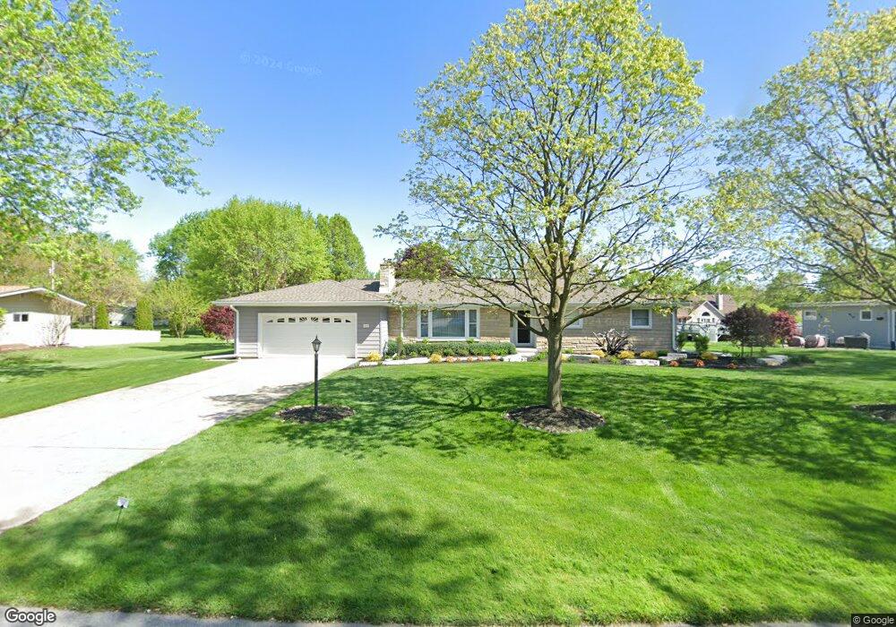 672 Hemlock Dr, Crown Point, IN 46307 - photo 1