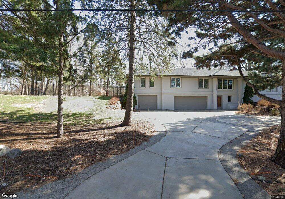 28105 Boulder Cir, Shorewood, MN 55331 - photo 1