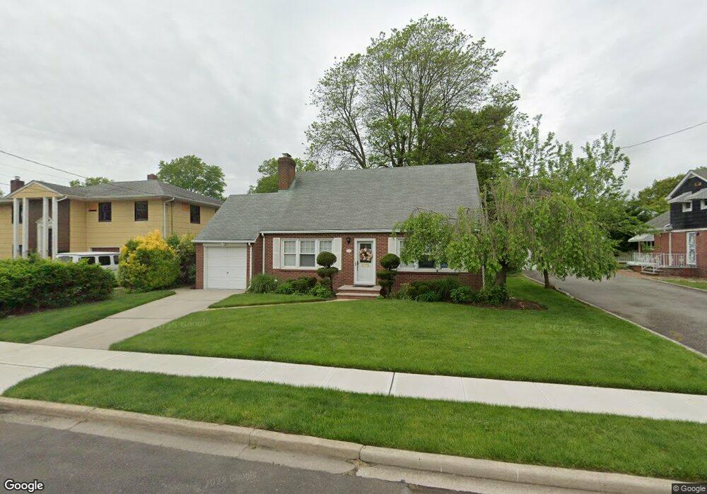 379 Brixton Rd S, Garden City, NY 11530 - photo 1