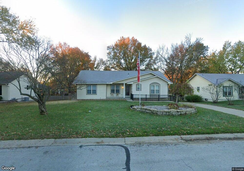 712 Englewood St, Lansing, KS 66043 - photo 1