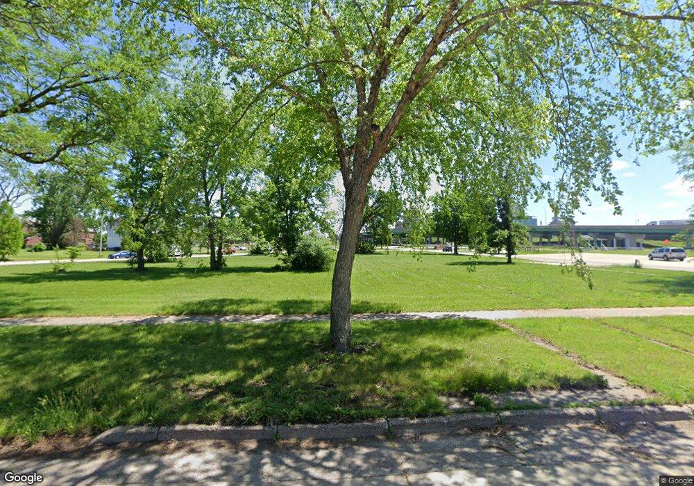 307 4th St NW, Cedar Rapids, IA 52405 - photo 1