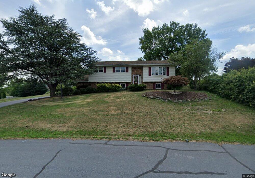 1410 Crest Vu Ln, Coplay, PA 18037 - photo 1