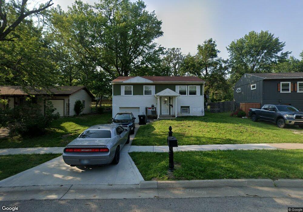824 SE 36th St, Topeka, KS 66605 - photo 1