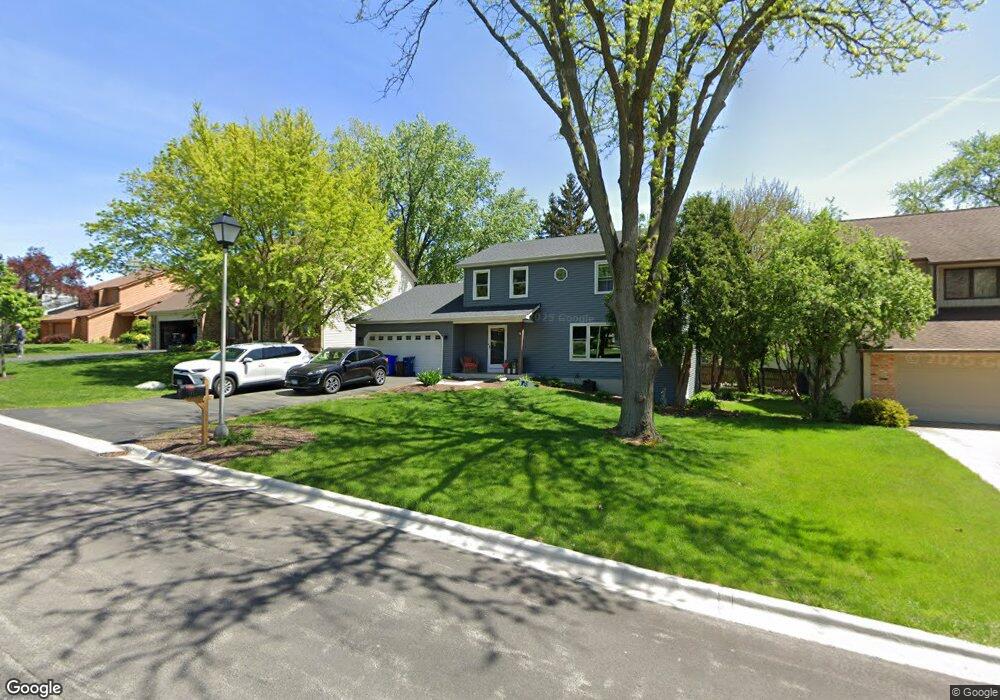 135 White Oak Dr, Wheaton, IL 60187 - photo 1