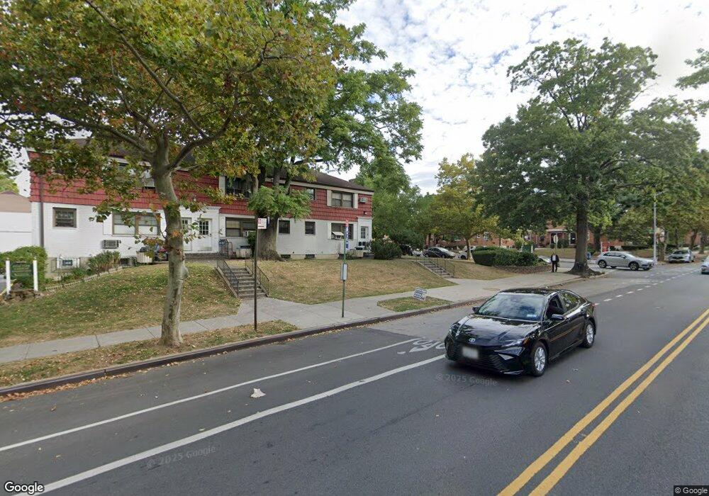 13711 Jewel Ave unit B, Flushing, NY 11367 - photo 1