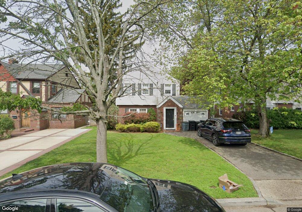 566 Palm Ln, West Hempstead, NY 11552 - photo 1