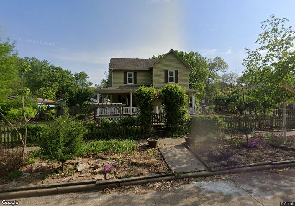 2115 SW 2nd St, Topeka, KS 66606 - photo 1
