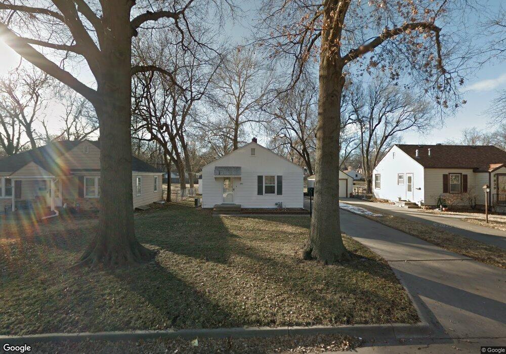 843 SW Webster Ave, Topeka, KS 66606 - photo 1