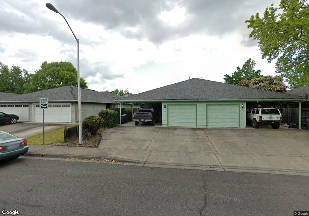 576 Primrose Dr, Central Point, OR 97502 - photo 1