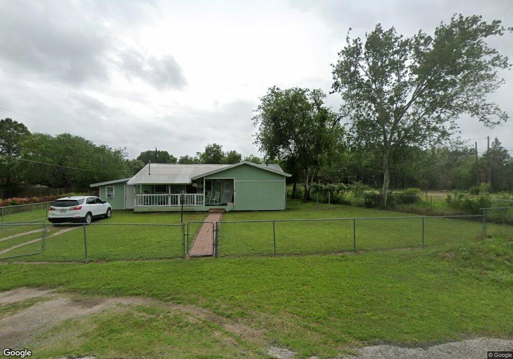 303 W Harwood Ave, Beeville, TX 78102 - photo 1