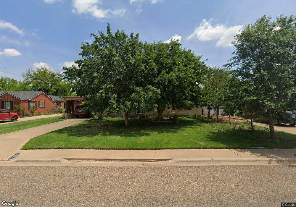 1302 Vernon St, Plainview, TX 79072 - photo 1