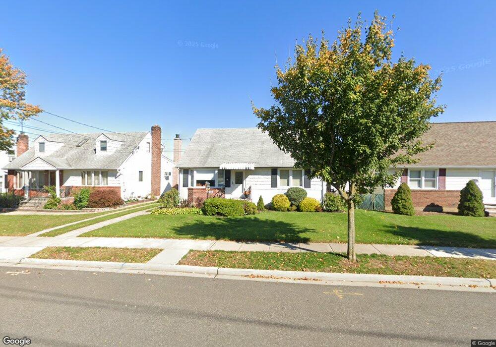 110 Barwick Blvd, Mineola, NY 11501 - photo 1