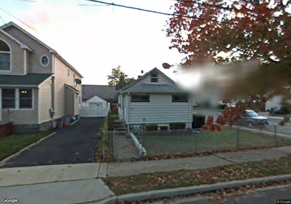 1009 Auburn St, Franklin Square, NY 11010 - photo 1