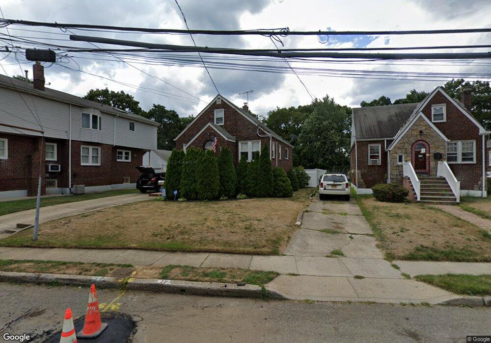 98 Wood St, Lynbrook, NY 11563 - photo 1