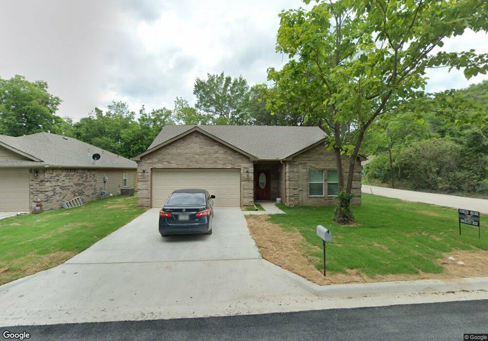 1021 Oak St, Bonham, TX 75418 - photo 1
