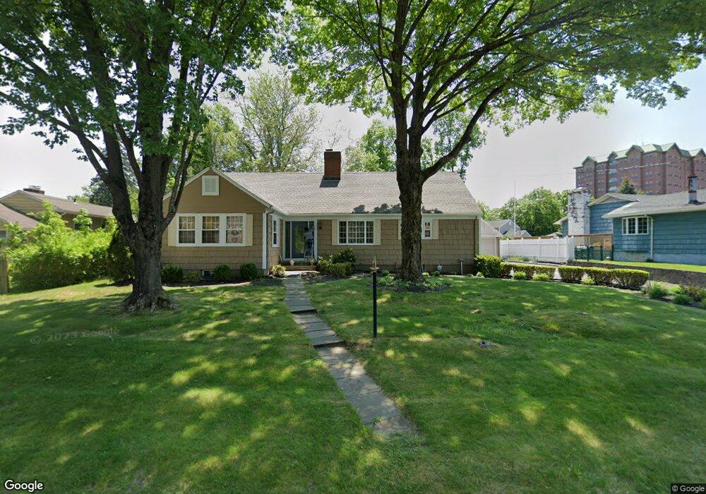 25 Saxton Dr, Bridgeport, CT 06604 - photo 1