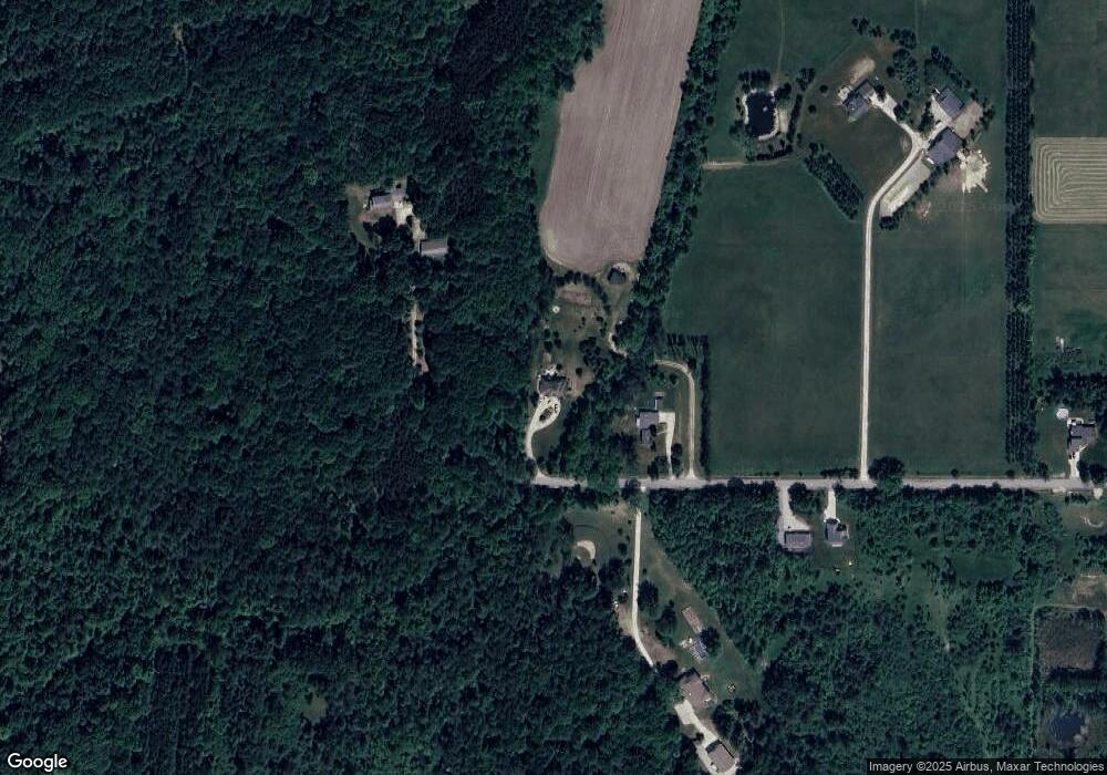 2747 E Siebert Rd, Midland, MI 48642 - photo 1