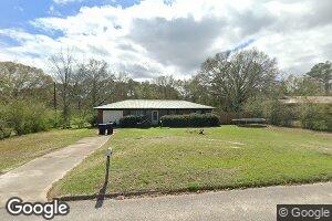 907 E Highland Ave, Geneva, AL 36340