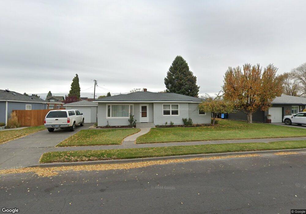 946 SW 13th St, Redmond, OR 97756 - photo 1