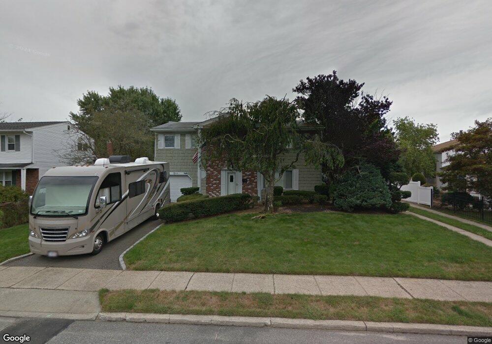 10 Rainbow Ln, Amityville, NY 11701 - photo 1