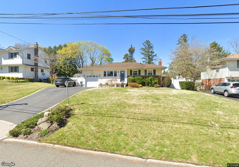 7 Harvard Ln, ComMacK, NY 11725 - photo 1