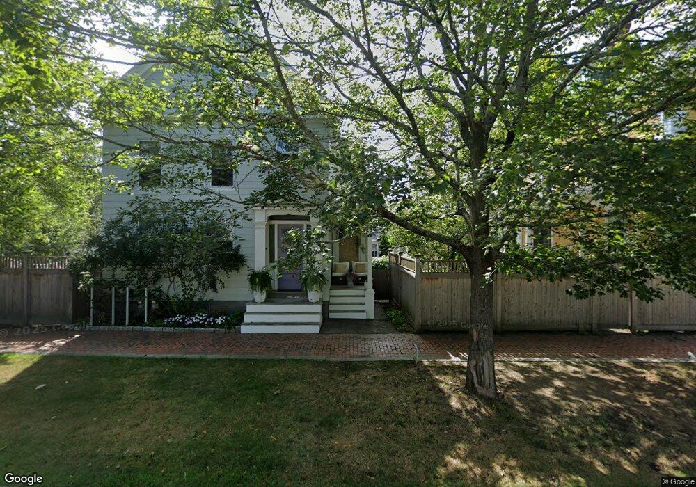 647 Middle St, Portsmouth, NH 03801 - photo 1