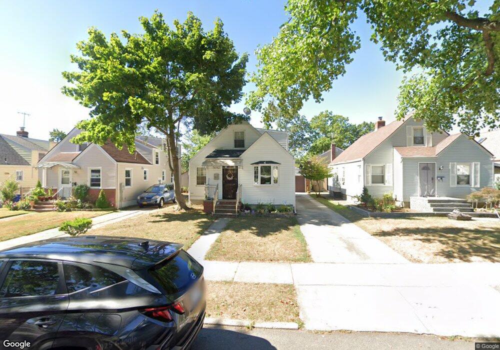 7642 266th St, New Hyde Park, NY 11040 - photo 1