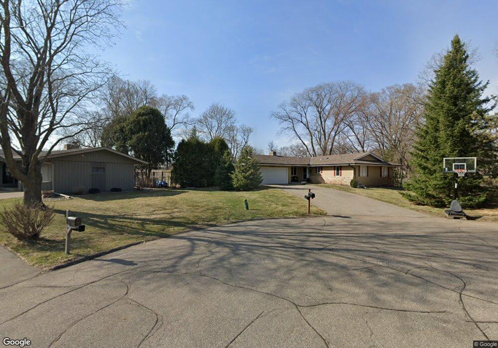 5511 Dell Ln, Minnetonka, MN 55345 - photo 1